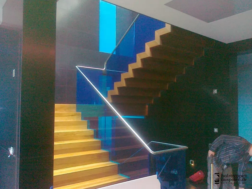 Faltwerktreppe mit Glas