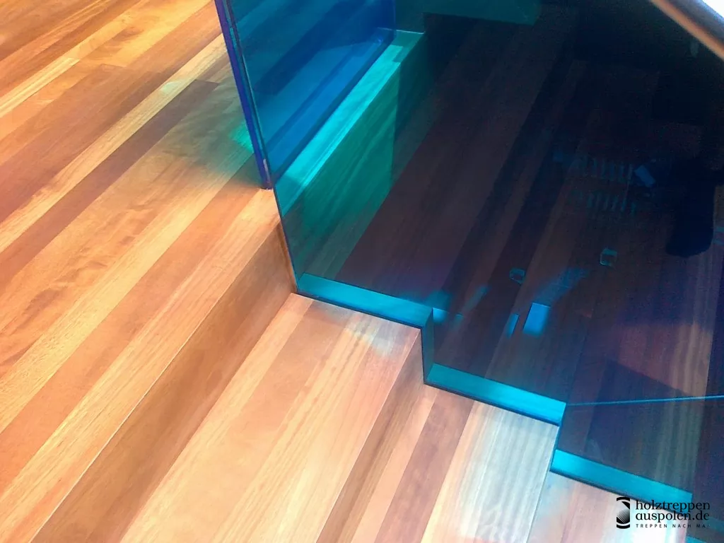 Faltwerktreppe mit Glas