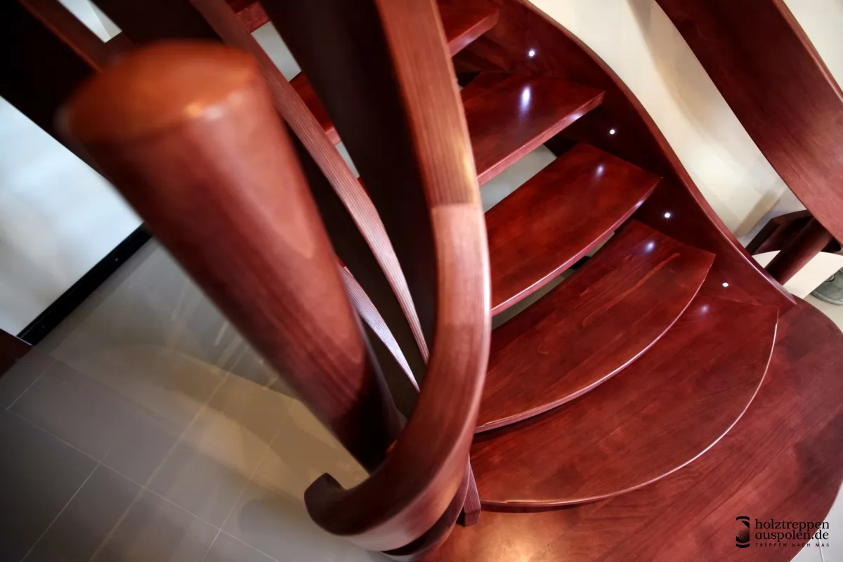 Geschwungene Wangentreppe
