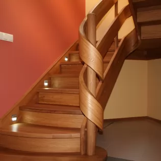 Eichentreppe mit Bänder Eichentreppe mit Bänder