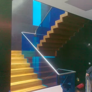 Faltwerktreppe mit Glas Faltwerktreppe mit Glas