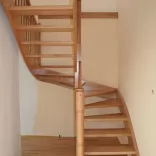 Treppe mit gedrechselten Stäben